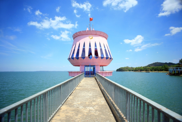 Hồ Dầu Tiếng Tây Ninh - Địa điểm cắm trại nên thơ vạn người mê