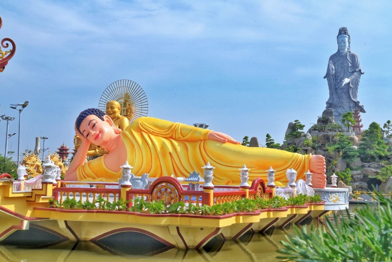 Chùa Vạn Phước – Chốn tiên cảnh ngoài đời thực đẹp như mơ
