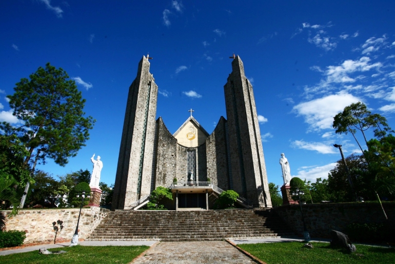 Nhà Thờ Phủ Cam – Công Trình Kiến Trúc Độc Đáo Xứ Huế